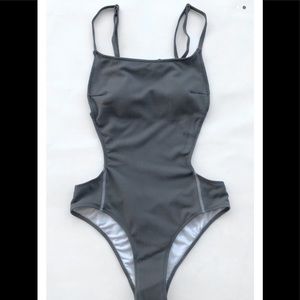 Easy Life Solid One Piece Swimsuit